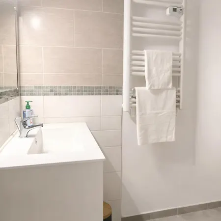 Апартаменты Air-conditioned On The Port Side *