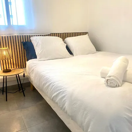 Air-conditioned On The Port Side Кане