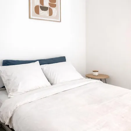 Апартаменты Air-conditioned On The Port Side *