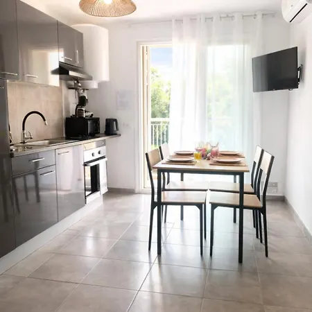 Air-conditioned On The Port Side Apartament *